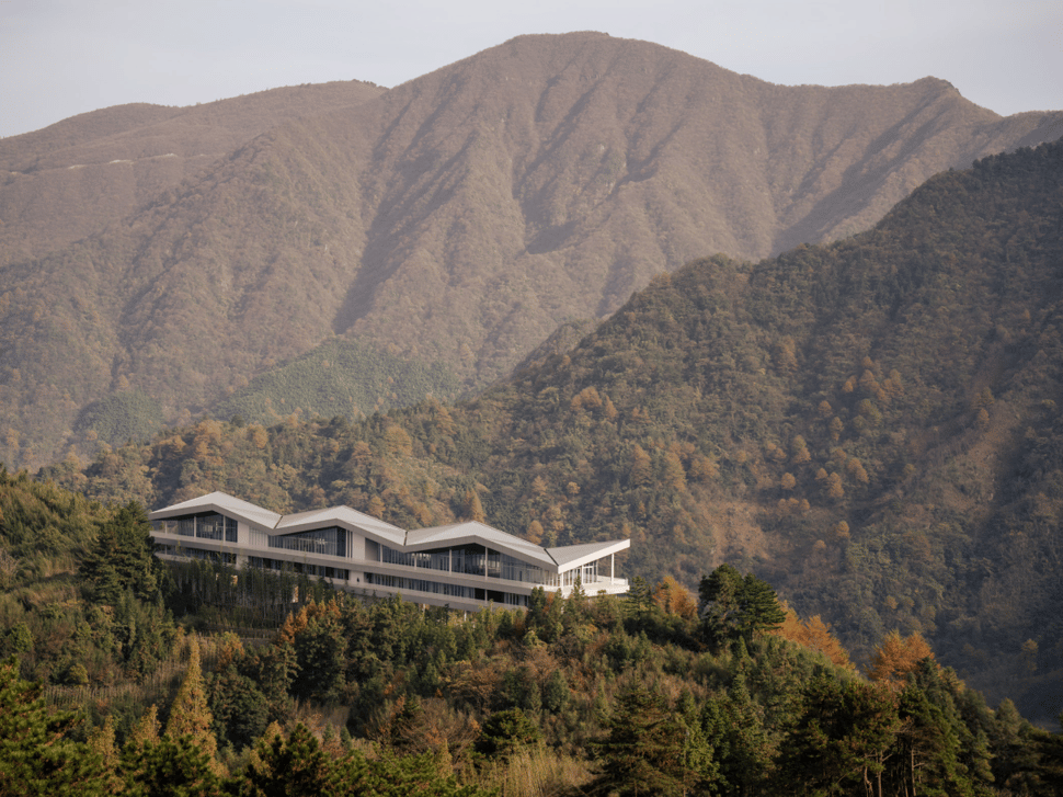 More Architecture perches Floating Hotel among Chinese mountains-1