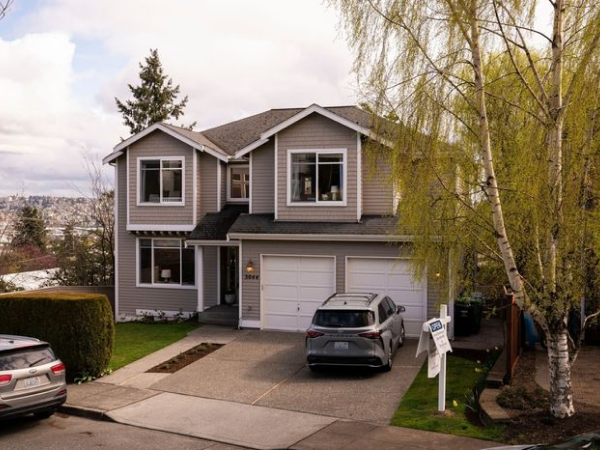 Housing Market Slumps As Mortgage Rates Top 7_ Housing Market Slumps As Mortgage Rates Top 7_